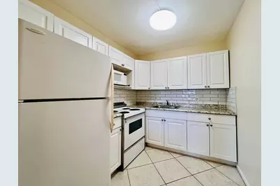 27 Sheffield B, West Palm Beach, FL 33417 - Photo 2