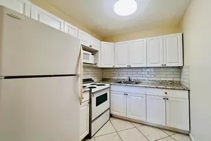 27 Sheffield B, West Palm Beach, FL 33417 - Photo 2