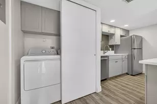 612 Executive Center Dr, West Palm Beach, FL 33401 - Photo 6