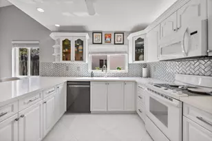 15541 Dover Ct, Davie, FL 33331 - Photo 2