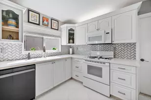 15541 Dover Ct, Davie, FL 33331 - Photo 10