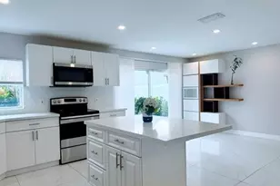 621 Lakeshore Terrace, Davie, FL 33325 - Photo 1