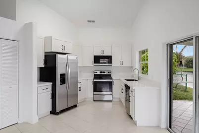 2042 NW 184th Way, Pembroke Pines, FL 33029 - Photo 6