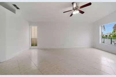 2042 NW 184th Way, Pembroke Pines, FL 33029 - Photo 8