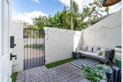 563 NE 7th Avenue #1B, Fort Lauderdale, FL 33301 - Photo 2