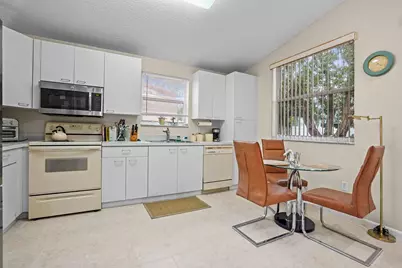 7851 Oak Grove Circle, Lake Worth, FL 33467 - Photo 10