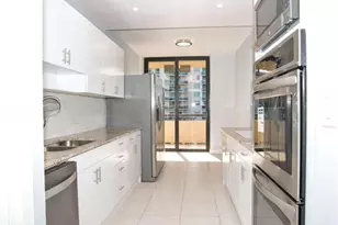 19355 Turnberry Way, Miami, FL 33180 - Photo 6