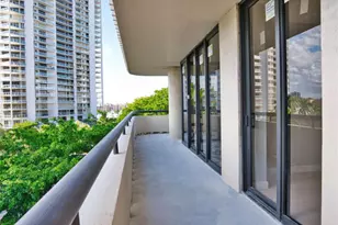19355 Turnberry Way, Miami, FL 33180 - Photo 18