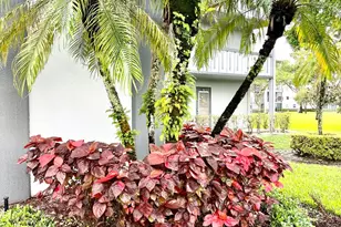 209 E Suffolk E, Boca Raton, FL 33434 - Photo 2