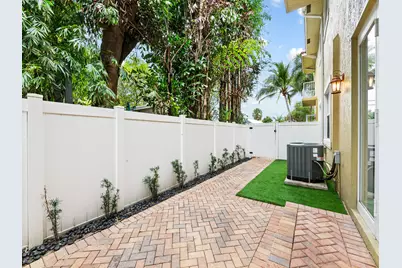 3434 NE 13th Avenue, Oakland Park, FL 33334 - Photo 8