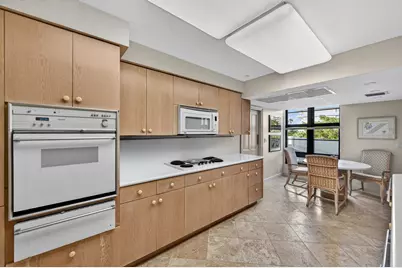 5500 Collins Avenue #302, Miami Beach, FL 33140 - Photo 8