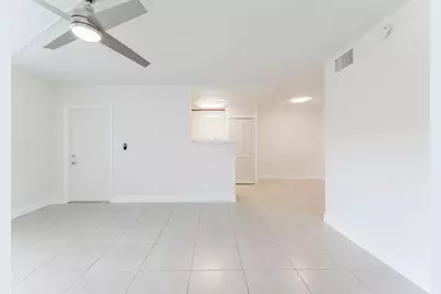 201 SW 7th Street #10, Boca Raton, FL 33432 - Photo 4