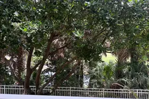 6410 Emerald Dunes Dr, West Palm Beach, FL 33411 - Photo 2
