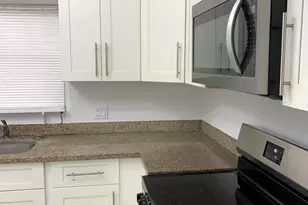 325 NE 21st St, Wilton Manors, FL 33305 - Photo 8