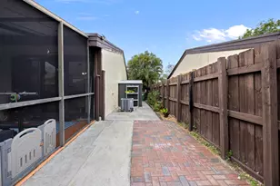 2331 Peach Ct, Pembroke Pines, FL 33026 - Photo 20