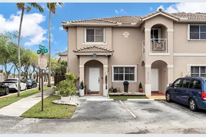 16637 NW 73rd Place, Miami Lakes, FL 33014 - Photo 2