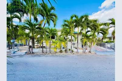 2285 NE 136th Lane, North Miami Beach, FL 33181 - Photo 4