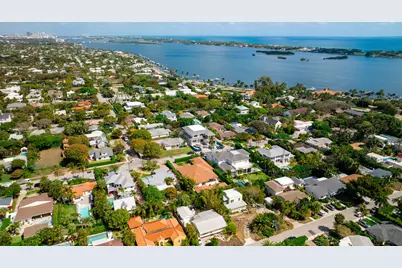 145 Alhambra Place, West Palm Beach, FL 33405 - Photo 8