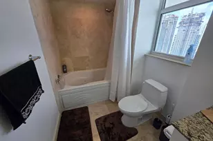 41 SE 5th St, Miami, FL 33131 - Photo 14