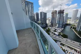 41 SE 5th St, Miami, FL 33131 - Photo 12