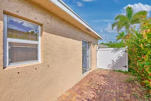556 E Ridge Cir Circle N, Boynton Beach, FL 33435 - Photo 6