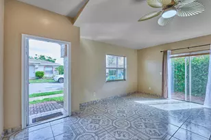 556 E Ridge Cir Circle N, Boynton Beach, FL 33435 - Photo 8