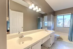 10527 NW 10th St, Plantation, FL 33322 - Photo 8