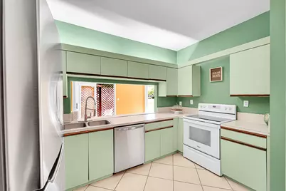 100 E Hemingway Circle, Margate, FL 33063 - Photo 4