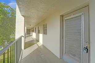 9470 Poinciana Pl, Davie, FL 33324 - Photo 4