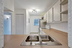 9470 Poinciana Pl, Davie, FL 33324 - Photo 16