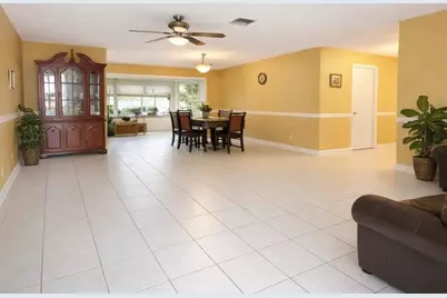 5808 NW 84th Terrace, Tamarac, FL 33321 - Photo 2