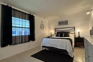 8661 SW 18th Pl, Davie, FL 33324 - Photo 18