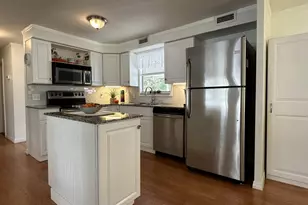 8661 SW 18th Pl, Davie, FL 33324 - Photo 4