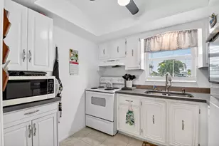 2758 Emory Dr E, West Palm Beach, FL 33415 - Photo 8