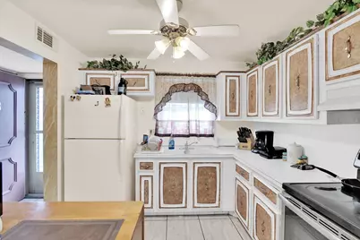 711 Lori Drive, Palm Springs, FL 33461 - Photo 2