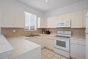 2527 SE 15th Pl, Homestead, FL 33035 - Photo 4