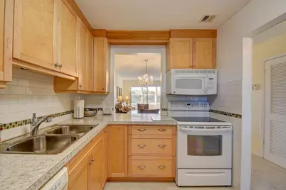 307 Lake Evelyn Drive, West Palm Beach, FL 33411 - Photo 6