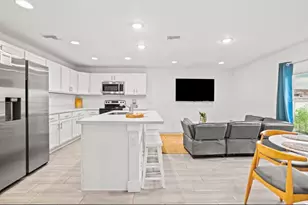 565 Lilac Ct, West Palm Beach, FL 33407 - Photo 4