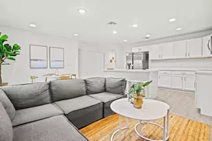 565 Lilac Ct, West Palm Beach, FL 33407 - Photo 10