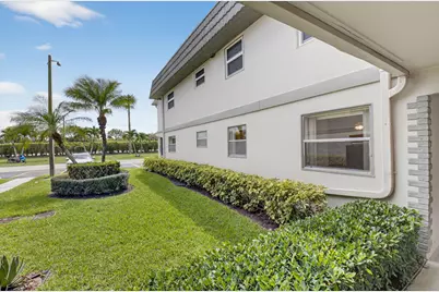 204 Flanders E, Delray Beach, FL 33484 - Photo 2