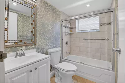 204 Flanders E, Delray Beach, FL 33484 - Photo 16