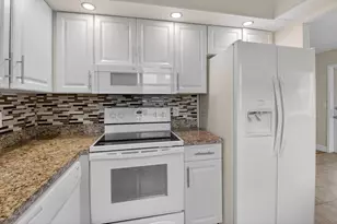 204 Flanders E, Delray Beach, FL 33484 - Photo 6