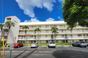 3146 Via Poinciana, Lake Worth, FL 33467 - Photo 2