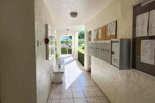 3146 Via Poinciana, Lake Worth, FL 33467 - Photo 8