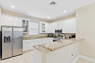 1033 NE 17th Way, Fort Lauderdale, FL 33304 - Photo 4