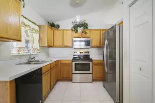 702 SE Lighthouse Ave SE, Port Saint Lucie, FL 34983 - Photo 6