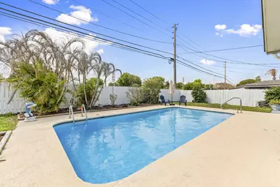 2503 Chesterfield Drive, Fort Pierce, FL 34982 - Photo 8