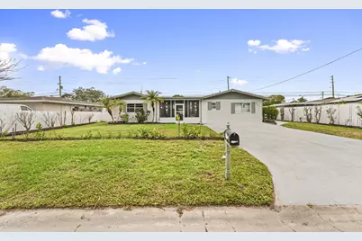 2503 Chesterfield Drive, Fort Pierce, FL 34982 - Photo 2