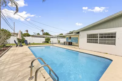 2503 Chesterfield Drive, Fort Pierce, FL 34982 - Photo 10