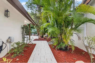 21700 Club Villa Terrace, Boca Raton, FL 33433 - Photo 8